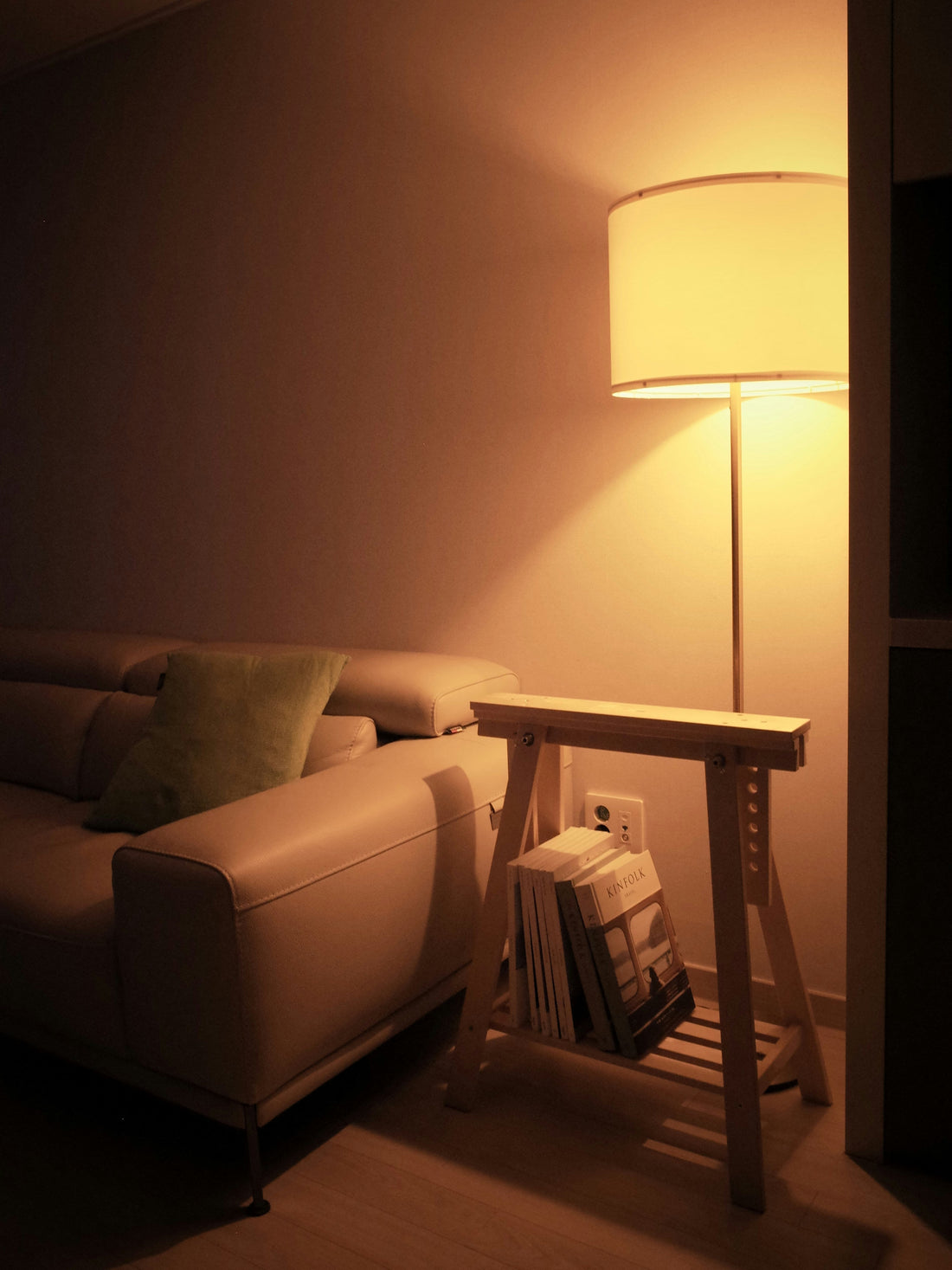 Want Easy Voice-Controlled Lighting? Here’s How to Use Siri to Control Your Smart Bulbs
